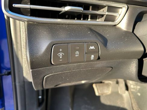 Used 2023 Hyundai Elantra SE FWD image 18