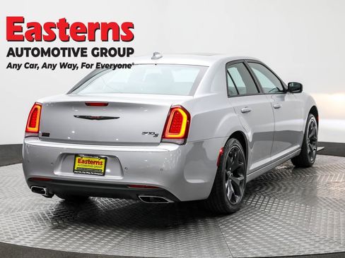Used 2023 Chrysler 300 S image 5