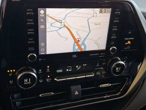 Used 2020 Toyota Highlander Limited image 17