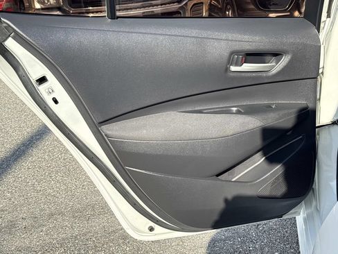 Used 2021 Toyota Corolla LE FWD image 12