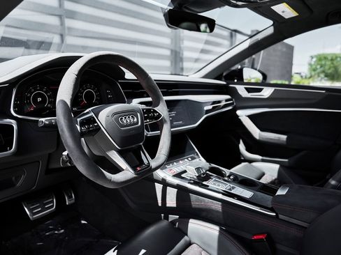 Used 2024 Audi RS 7 Performance AWD/4WD image 2