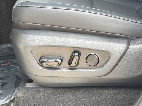 Used 2026 Lexus GX 550 w/ Cold Area Package image 18