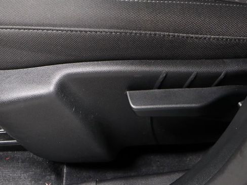 Used 2025 Chevrolet Equinox LT AWD/4WD image 25