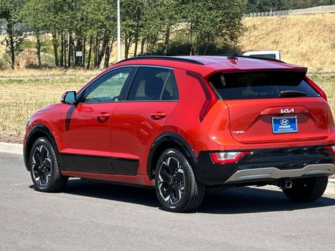 Used 2023 Kia Niro Wind w/ Wind Preserve Package FWD image 5