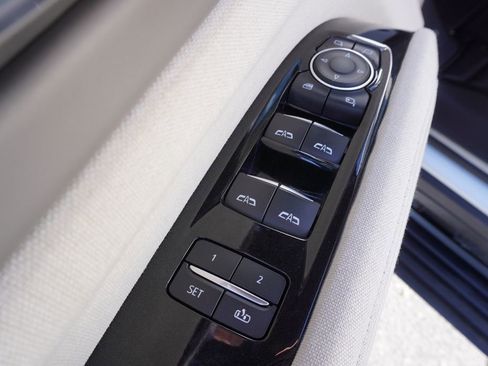 Used 2021 Cadillac Escalade Sport Platinum image 17