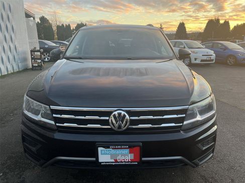 Used 2020 Volkswagen Tiguan SE w/ Panoramic Sunroof Package image 3