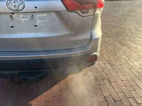 Used 2019 Toyota Highlander XLE image 12