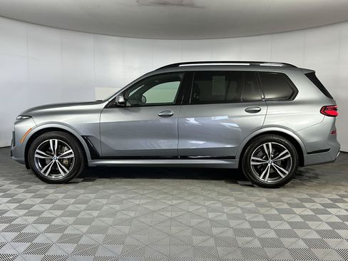 Used 2024 BMW X7 xDrive40i w/ M Sport Package AWD/4WD image 4