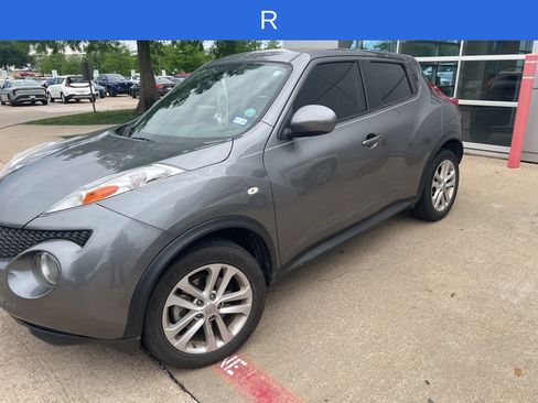 Used 2014 Nissan Juke SV image 2