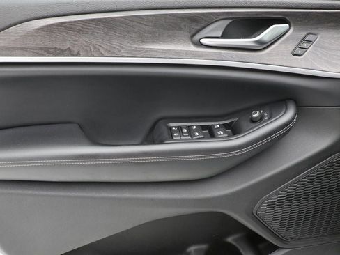 Used 2023 Jeep Grand Cherokee Limited image 13