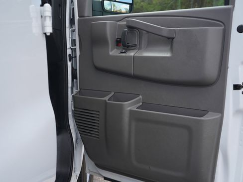 Used 2025 Chevrolet Express 3500 LT w/ LT Preferred Equipment Group RWD image 11