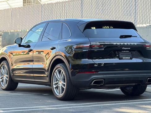 Used 2023 Porsche Cayenne AWD/4WD image 3