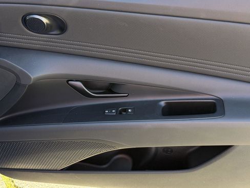 Used 2025 Hyundai Elantra Sport FWD image 21