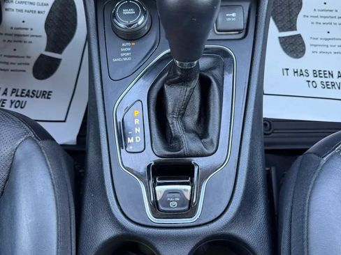Used 2019 Jeep Cherokee Limited AWD/4WD image 15