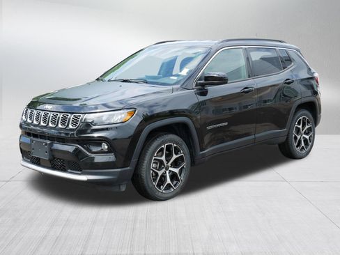 Used 2025 Jeep Compass Limited w/ Mopar Graphics Package AWD/4WD image 3