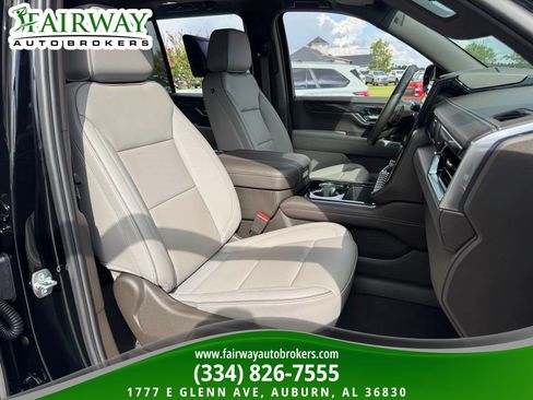Used 2026 GMC Yukon Elevation w/ Elevation Premium Package AWD/4WD image 12