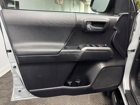 Used 2020 Toyota Tacoma TRD Sport w/ Technology Package image 36