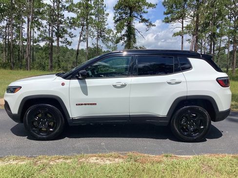 Used 2023 Jeep Compass Trailhawk image 3