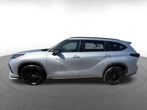 Used 2024 Toyota Highlander XSE FWD image 7