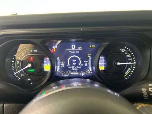 Used 2024 Jeep Wrangler Unlimited Sahara AWD/4WD image 15