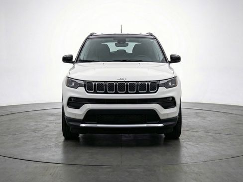 Used 2025 Jeep Compass Limited image 2
