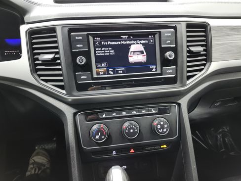 Used 2022 Volkswagen Atlas Cross Sport SE image 32