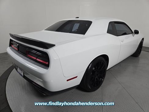 Used 2015 Dodge Challenger SXT RWD image 6