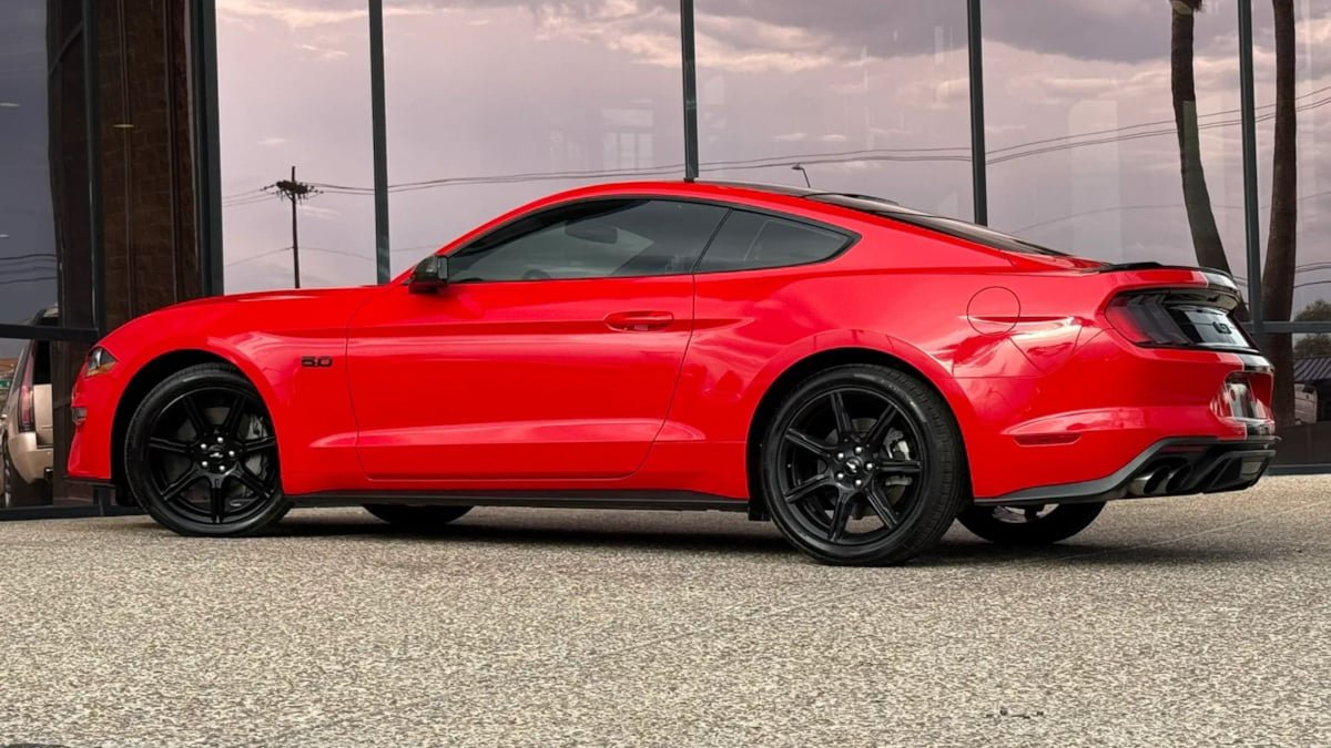 Used 2018 Ford Mustang GT w/ Black Accent Pkg RWD image 6