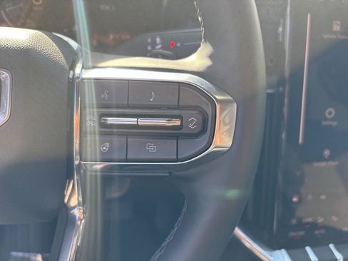 Used 2025 GMC Acadia Elevation image 22