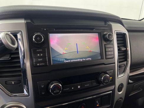 Used 2019 Nissan Titan SV w/ SV Convenience Package image 21