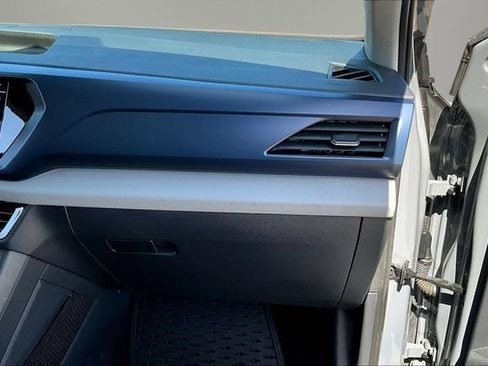 Certified 2023 Volkswagen Taos SE w/ Panoramic Sunroof Package FWD image 28