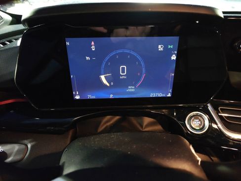 Used 2025 Chevrolet Trax RS w/ Sunroof Package image 8