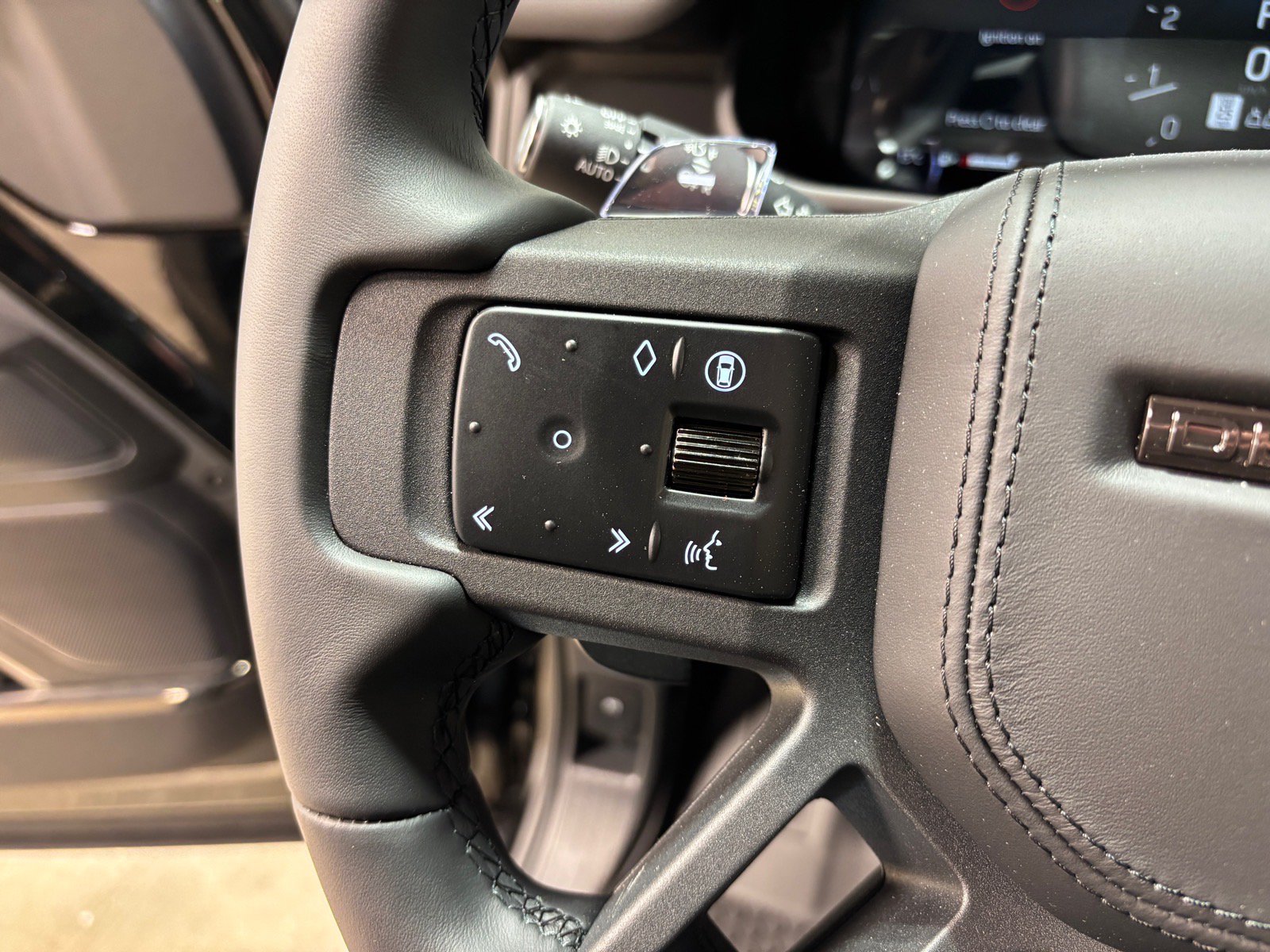 New 2026 Land Rover Defender 110 OCTA AWD/4WD image 21
