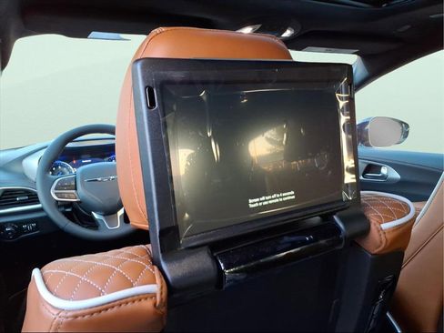 New 2026 Chrysler Pacifica Pinnacle image 11
