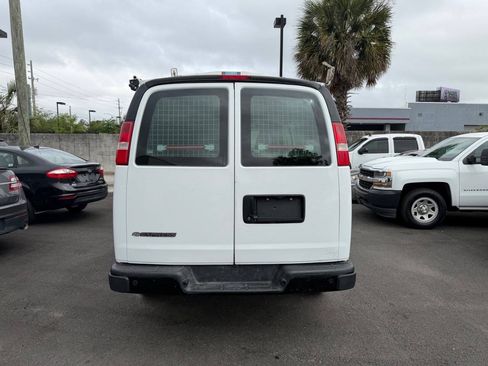 Used 2018 Chevrolet Express 2500 w/ Driver Convenience Package RWD image 8