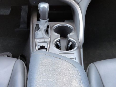 Used 2022 Toyota Camry XSE FWD image 19