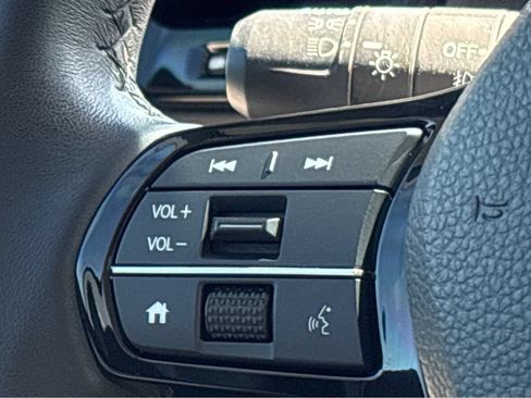 Used 2025 Honda Pilot EX-L image 9