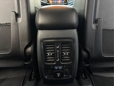 Used 2020 Jeep Grand Cherokee Limited w/ Premium Lighting Group AWD/4WD image 27
