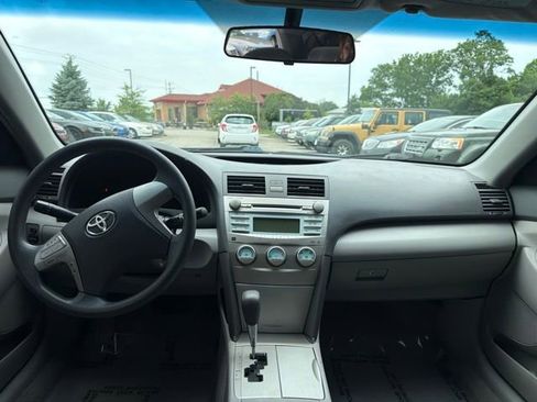 Used 2009 Toyota Camry LE FWD image 7