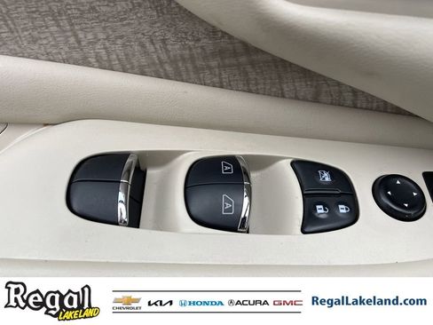 Used 2021 Nissan Murano SL w/ SL Moonroof Package image 17