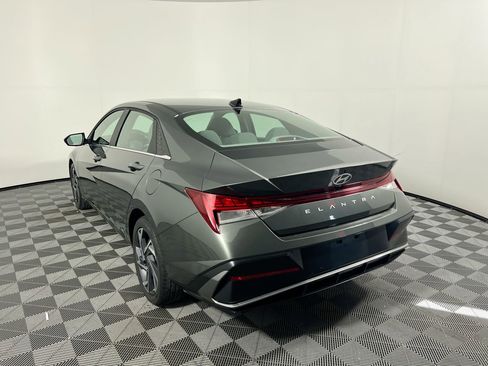 Used 2025 Hyundai Elantra SEL image 5