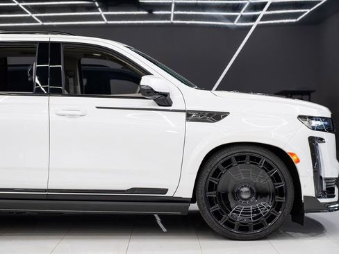 Used 2024 Cadillac Escalade Sport Platinum w/ LPO, ONYX Package image 10