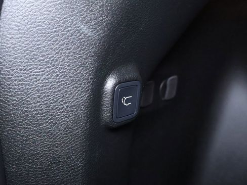 Used 2019 Jeep Cherokee Limited image 19