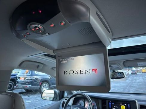 Used 2015 Toyota Sienna XLE image 29