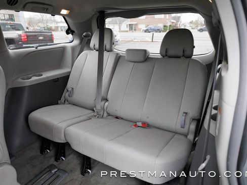 Used 2019 Toyota Sienna XLE w/ XLE Navigation Package image 41