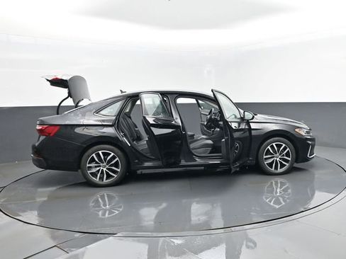 Used 2025 Volkswagen Jetta SE FWD image 28