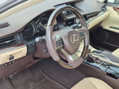 Used 2017 Lexus ES 350 w/ Navigation System Package FWD image 10