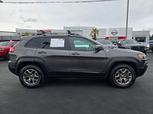 Used 2021 Jeep Cherokee Trailhawk w/ Sun, Sound & Nav Group AWD/4WD image 6