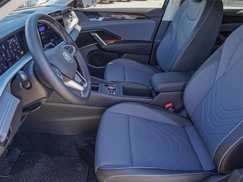 New 2026 Volkswagen Tiguan SE image 9