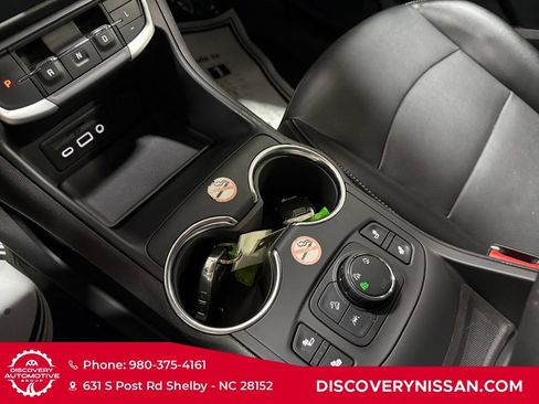 Used 2024 GMC Terrain SLT AWD/4WD image 23